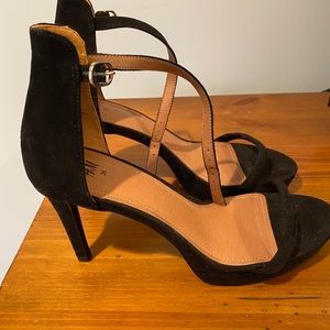 Black velvet heels-NWOT